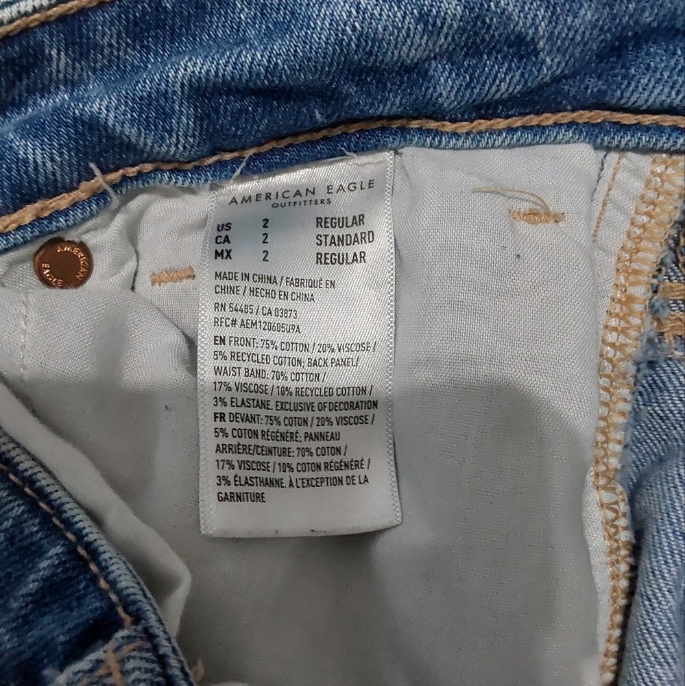 AMERICAN EAGLE NWOT Strigid Mom Jeans - Picture 5 of 6